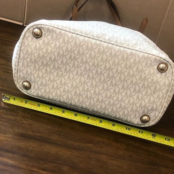 MICHAEL KORS White & Grey Jet Set Coated Canvas and Brown Leather Shoulder Bag - Picture 14 of 17